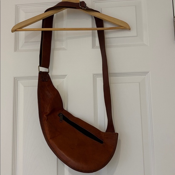 Vintage leather sling bag travel purse adjustable strap brass hardware brown - Picture 6 of 17